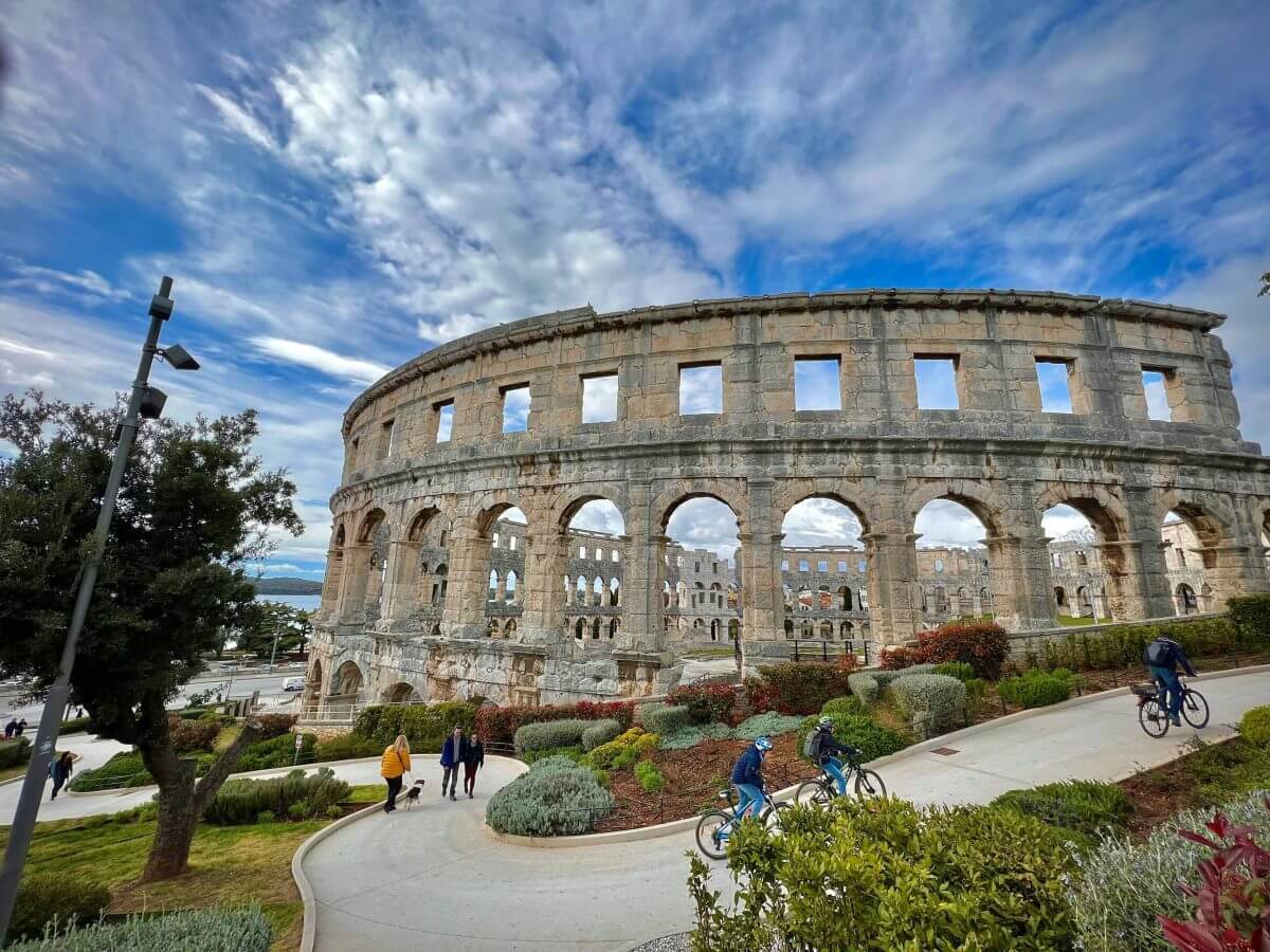 Taxi transfers Zagreb Croatia - Pula