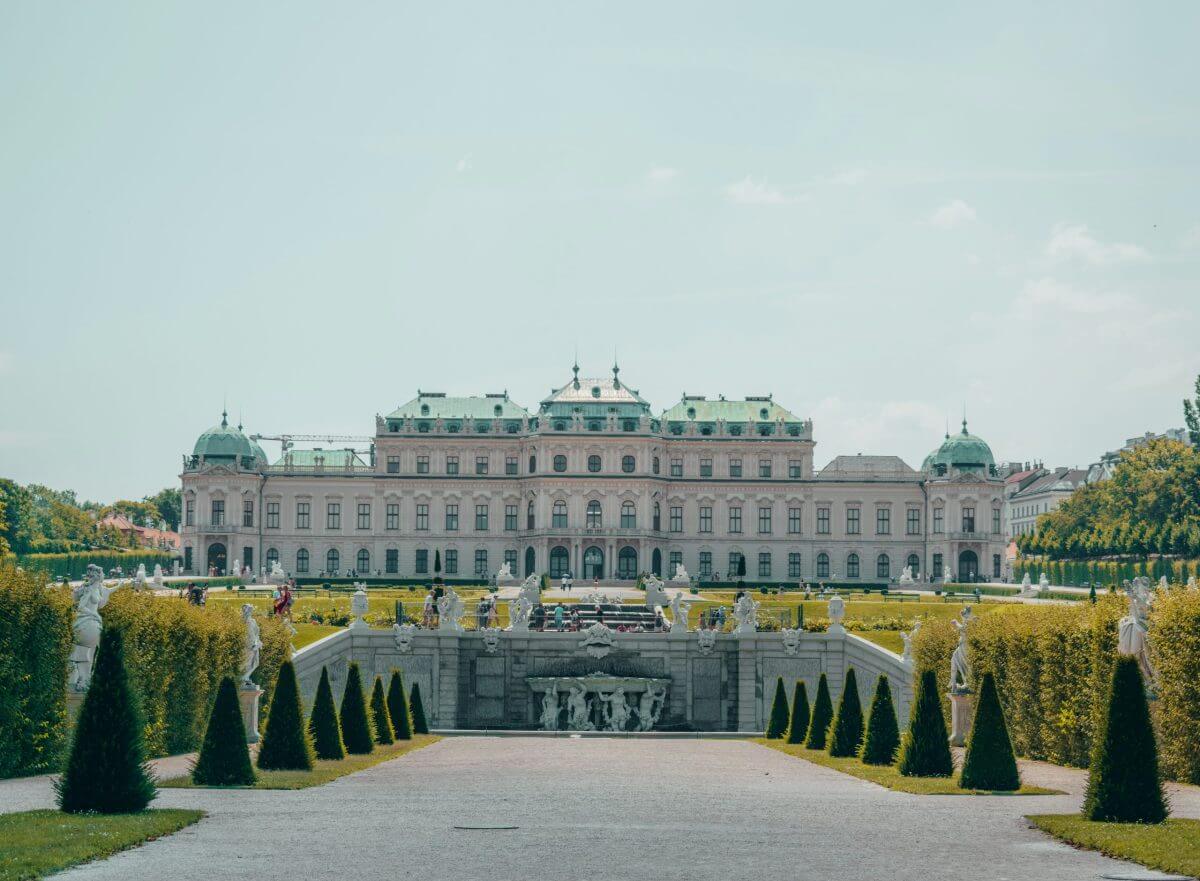 Taxi transfers Zagreb Croatia - Vienna